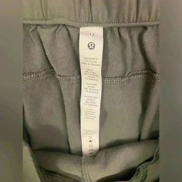Lululemon Metropolis Maven High Rise Crop in Grey Sage Size 12 - Picture 11 of 12